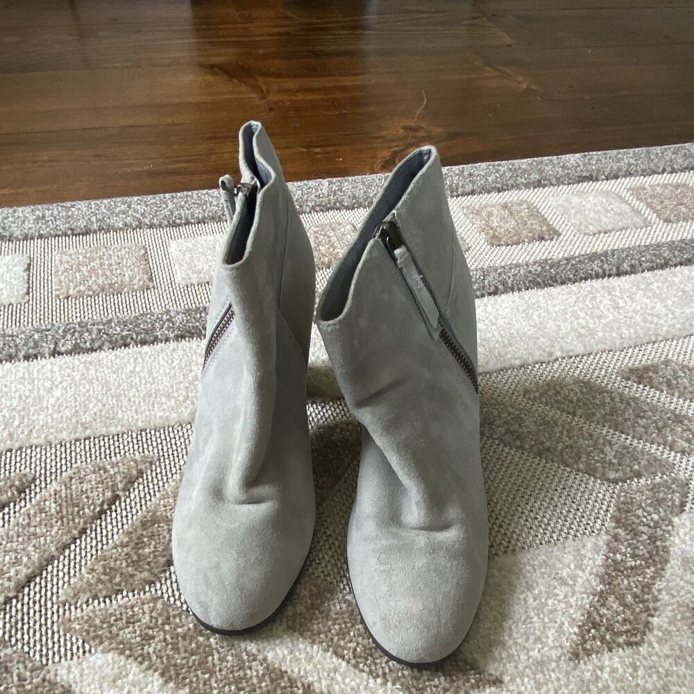 Cole Haan Women’s Gray Suede Ankle Bootie Side Zip Almond Toe US 8